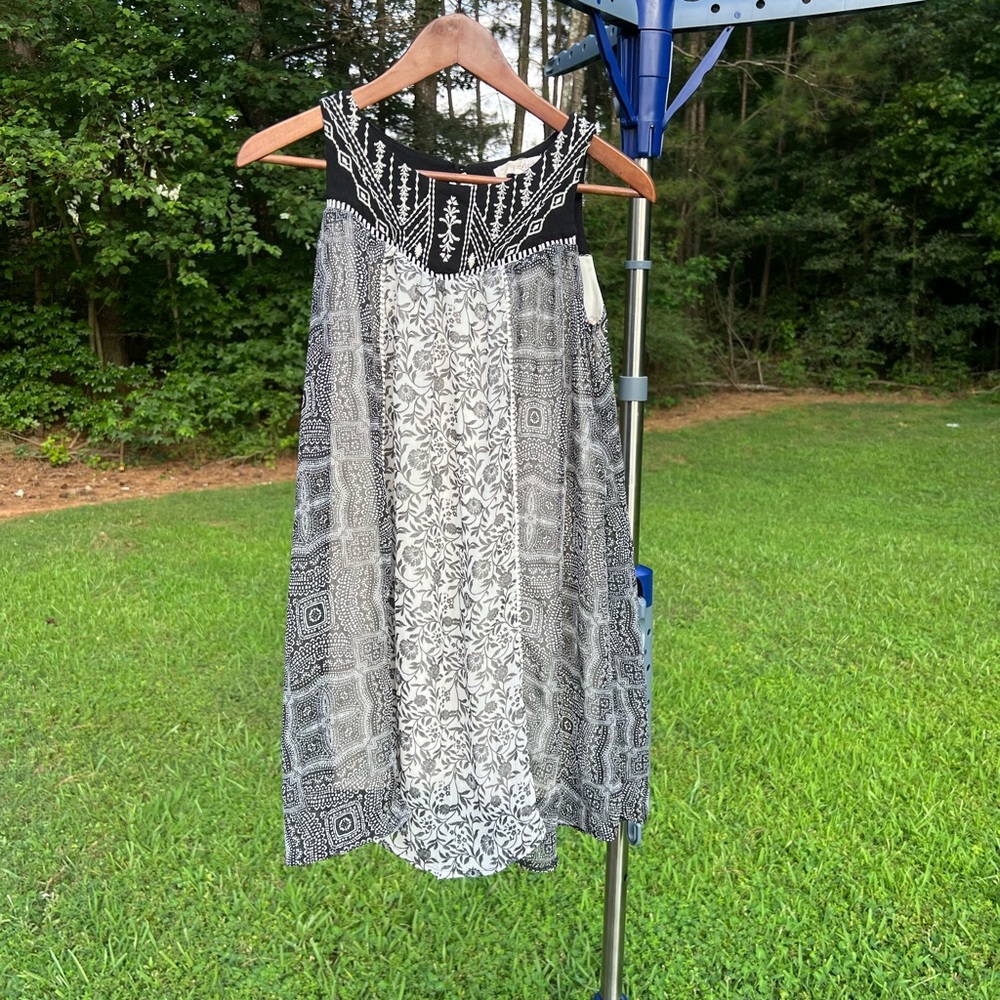 Rewind Black and White Textured Fabric dress/top